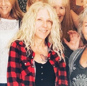 Meet your Posher, Debbie